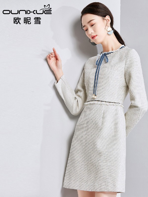 欧昵雪女装2022春夏季灰色连衣裙