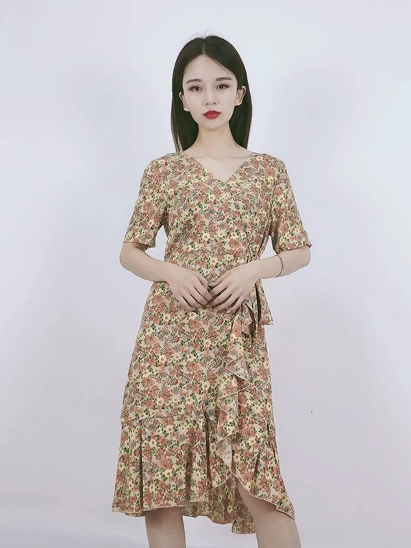 芊贝雪2022春夏季黄色连衣裙