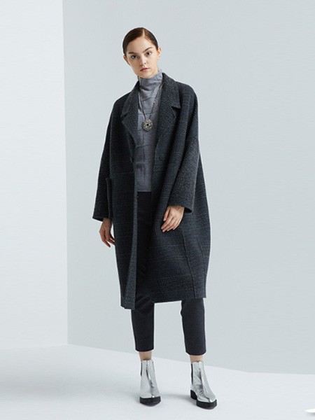 柯罗芭2022秋冬季黑色大衣