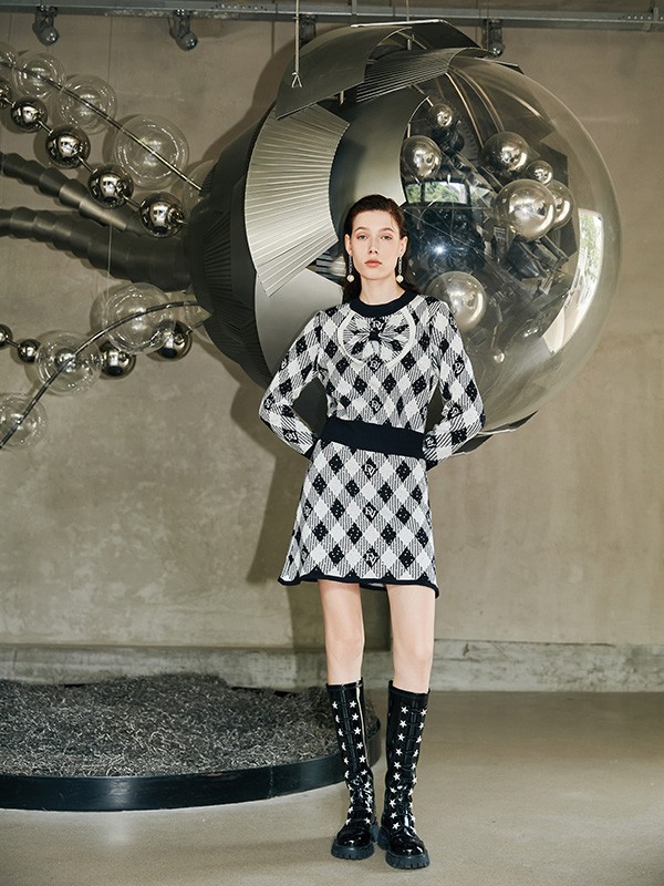 碧淑黛芙2022秋冬季白色连衣裙