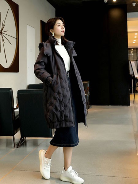 艾尚雪羽绒服2022秋冬季黑色包臀裙