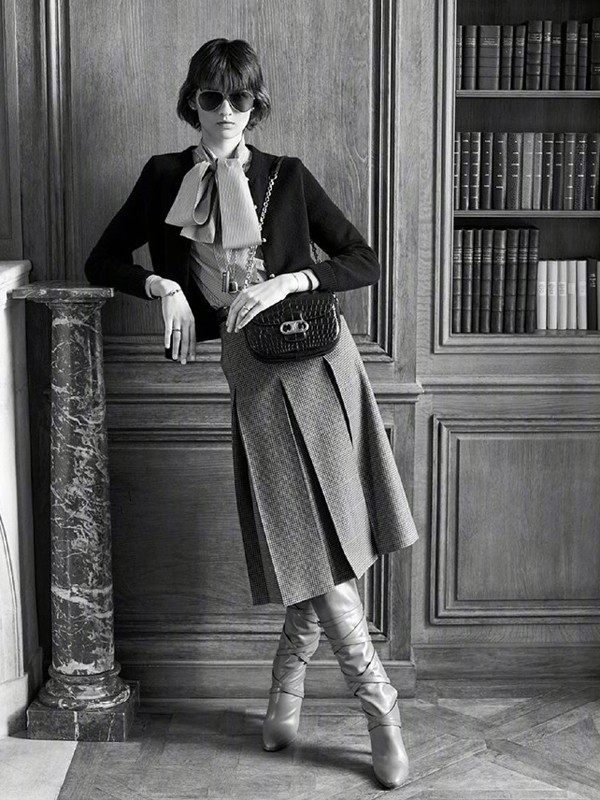 赛琳女装2022秋冬季卡其色半身裙