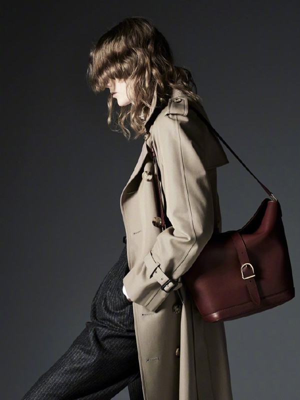 赛琳女装2022秋冬季卡其色大衣