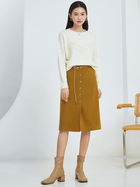 朵以2022秋冬季白色T恤