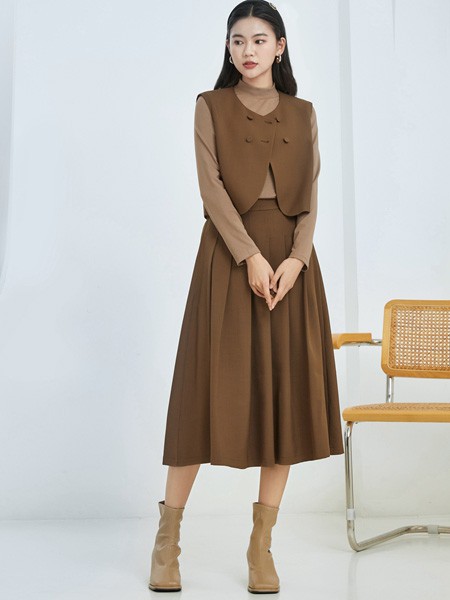 朵以女装2022秋冬季咖啡色半身裙
