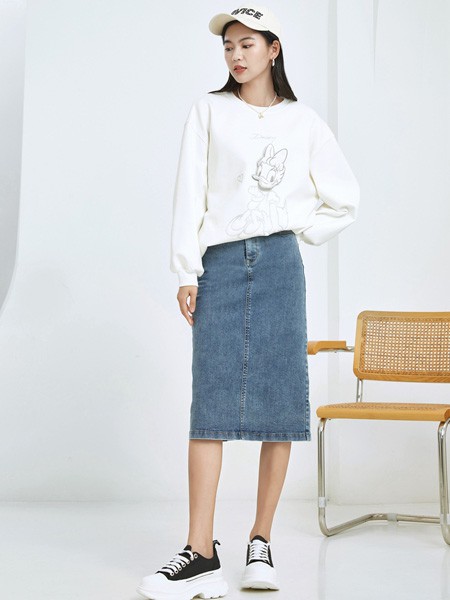 朵以女装2022秋冬季白色T恤