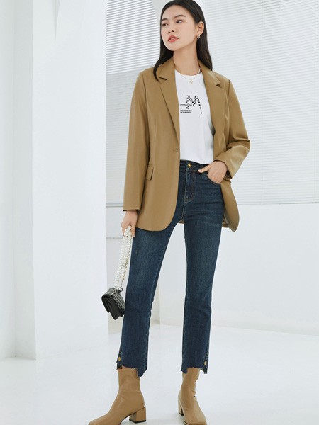 朵以女装2022秋冬季白色T恤