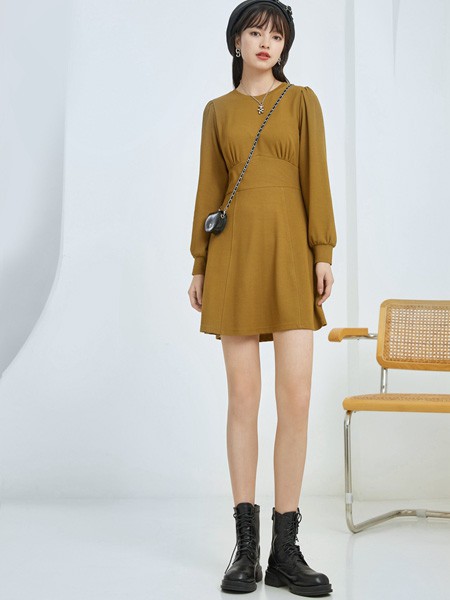 朵以女装2022秋冬季棕色连衣裙