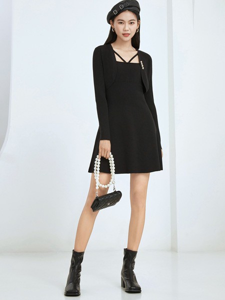 朵以女装2022秋冬季黑色连衣裙