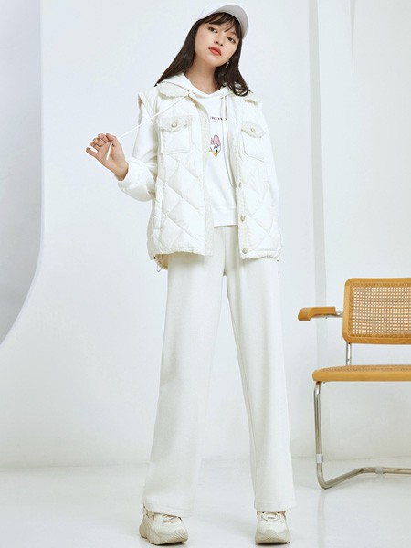 朵以女装2022秋冬季白色卫衣