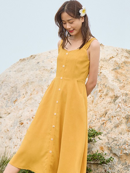 爱依服女装2022秋冬季黄色T恤