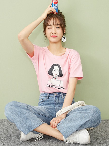 爱依服女装2022秋冬季粉色T恤