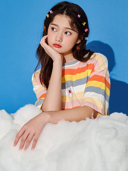 爱依服女装2022秋冬季白色T恤