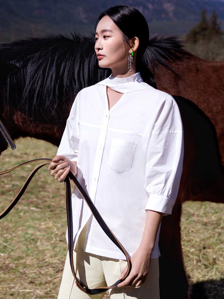 茵曼女装2022秋冬季白色T恤