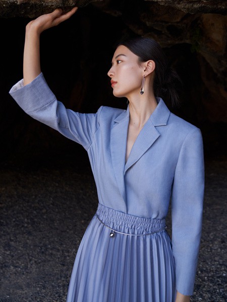 茵曼女装2022秋冬季蓝色连衣裙