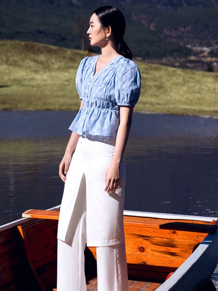 茵曼女装2022秋冬季蓝色雪纺衫