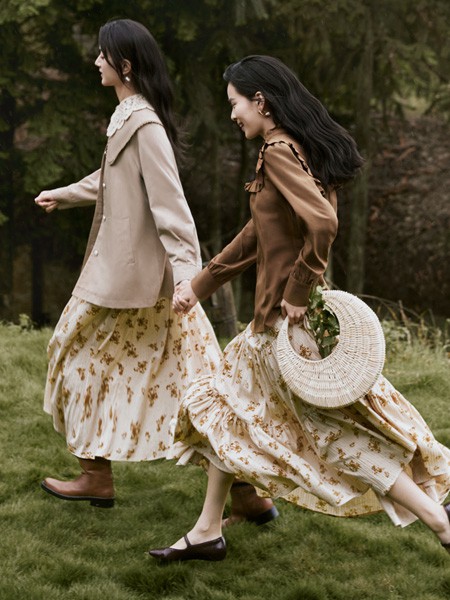 茵曼女装2022秋冬季米色大衣