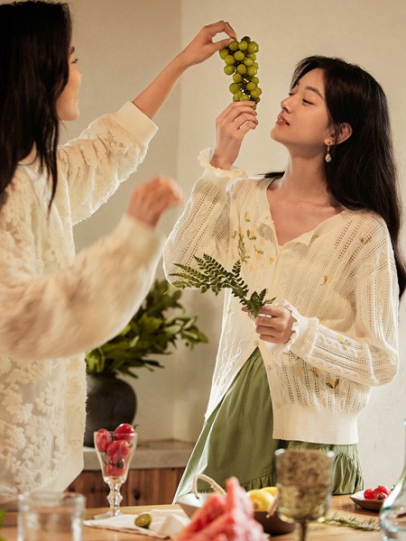 茵曼女装2022秋冬季白色衬衫