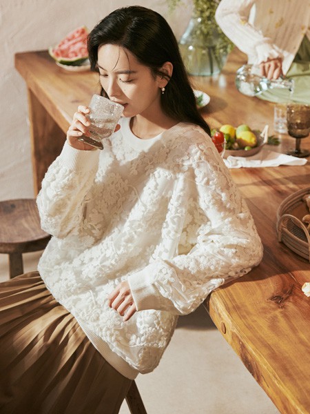 茵曼女装2022秋冬季白色毛衣