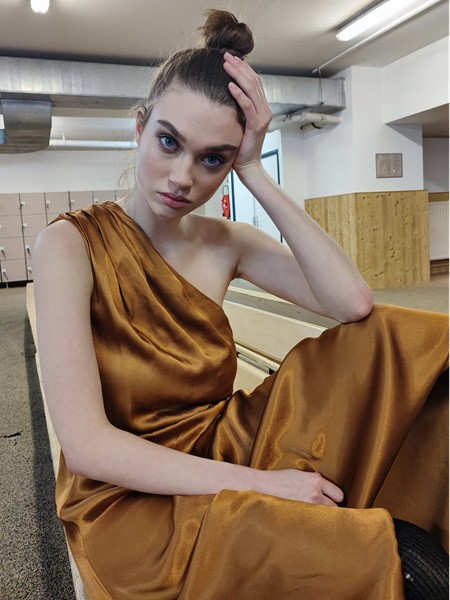 思忆说2022秋冬季黄色连衣裙