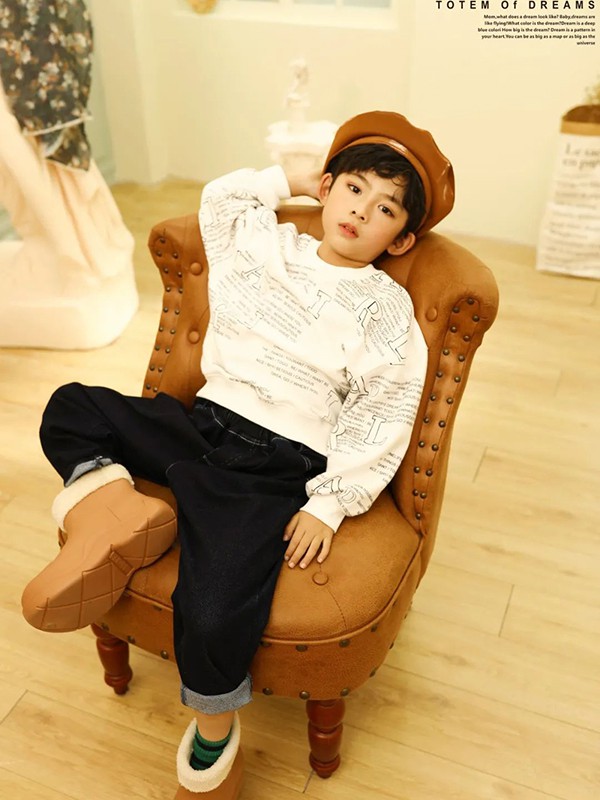 YUTU羽图童装2022秋冬季白色卫衣