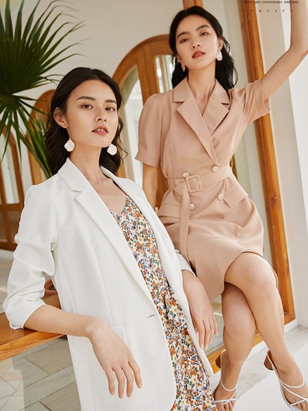 伊芙丽女装2022春夏季白色西装
