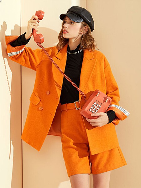 欧伊力2022秋冬季橙色短裤