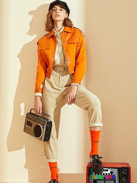 欧伊力2022秋冬季橙色大衣