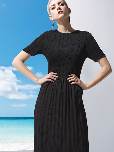 丹妮丽人女装2022春夏季黑色连衣裙