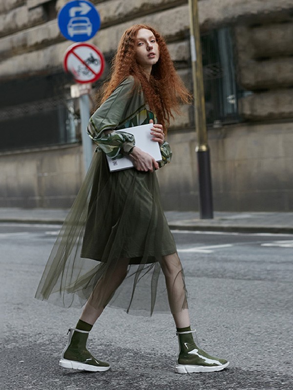 花树果女装2023春夏季军绿色连衣裙