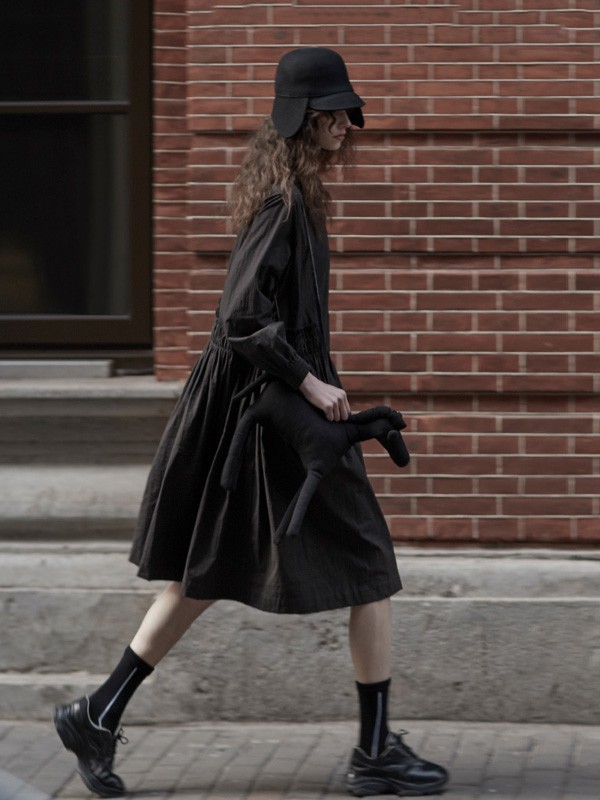 花树果女装2023春夏季黑色连衣裙