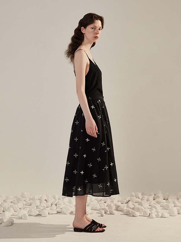 花树果女装2023春夏季黑色吊带裙