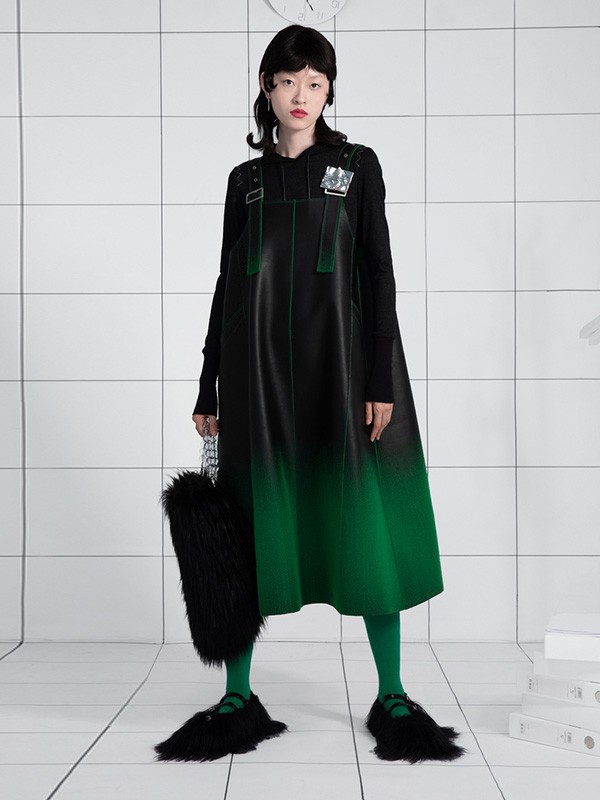 半圆女装2022秋冬季拼色连衣裙