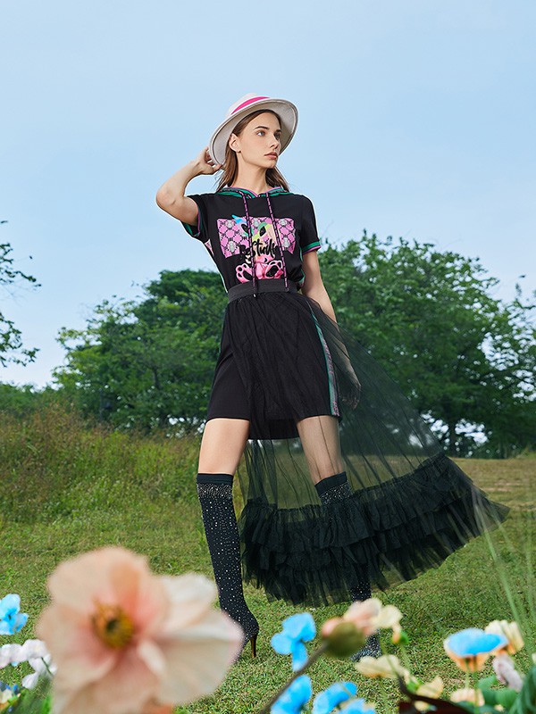 若岚菲2023春夏季黑色连衣裙