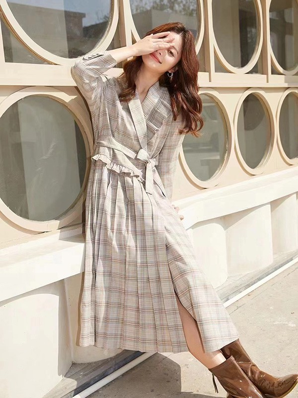 简诣2023春夏季灰色风衣