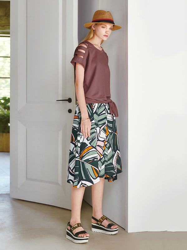 荷雅婷女装2023春夏季咖啡色T恤