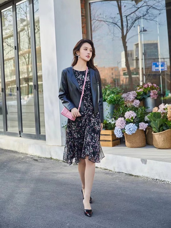 集娴2023春夏季黑色连衣裙