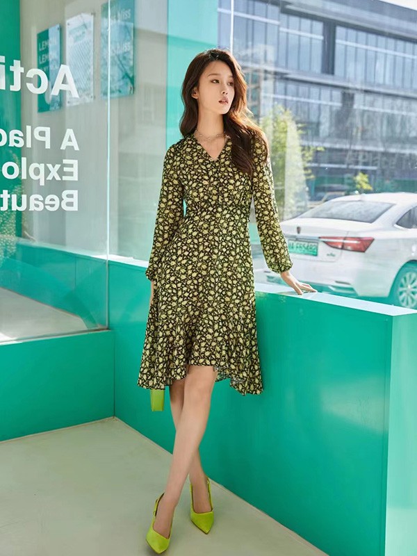 集娴2023春夏季绿色连衣裙