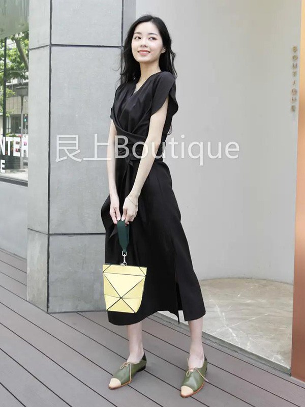 艮上女装2023春夏季黑色连衣裙