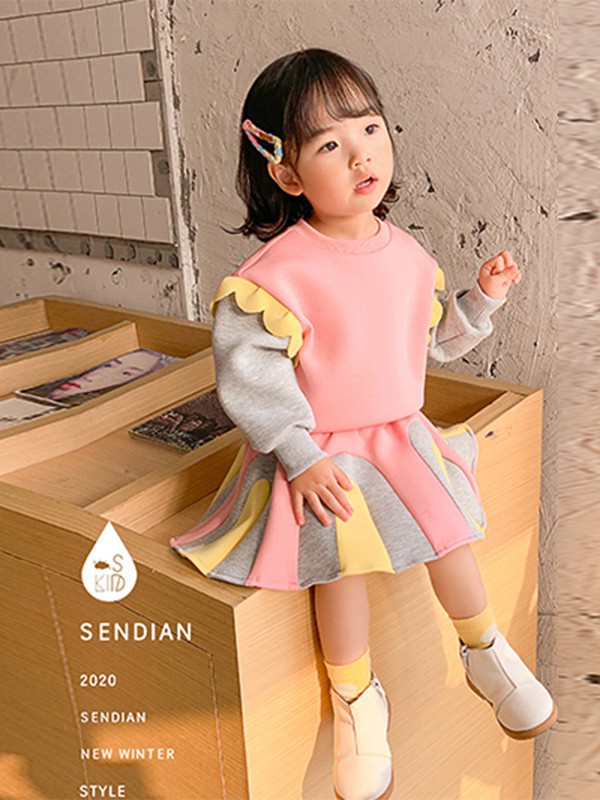 森点童装2022秋冬季粉色T恤