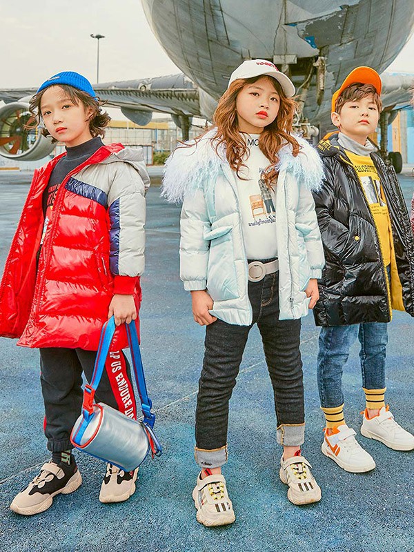 森点2022秋冬季酒红色羽绒服