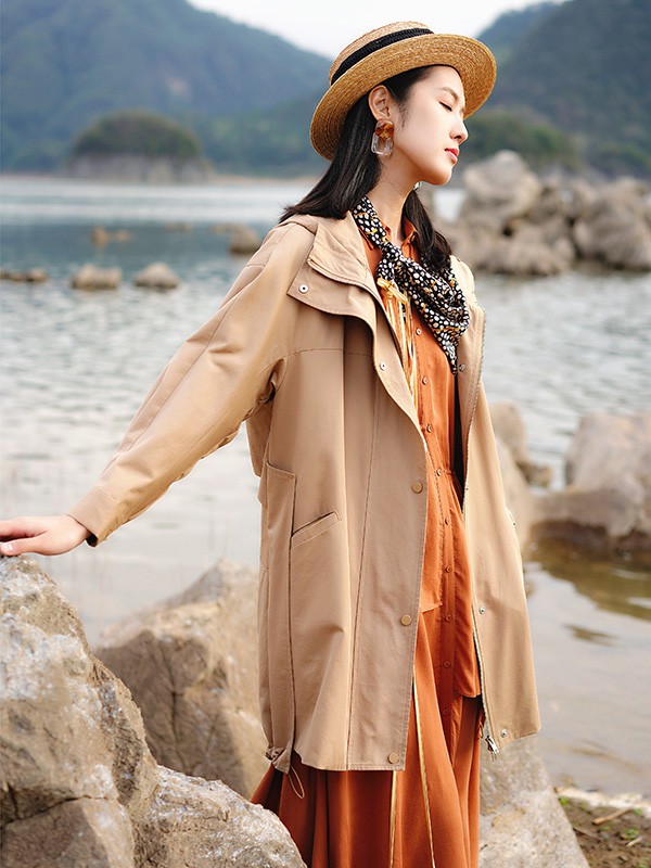 底色女装2023春夏季卡其色风衣