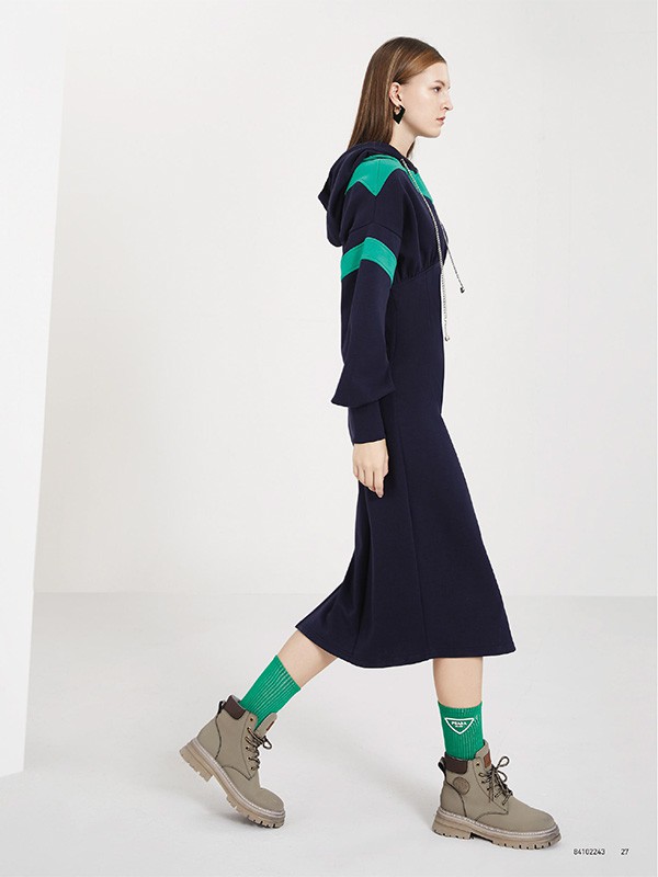 亮点国际女装2023春夏季黑色卫衣