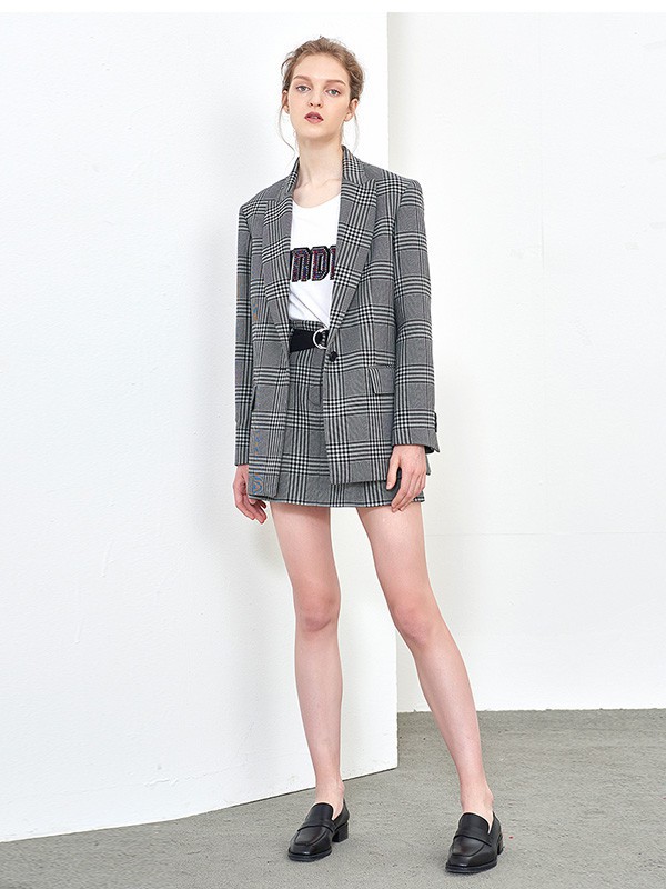 画伊2023春夏季灰色短裤