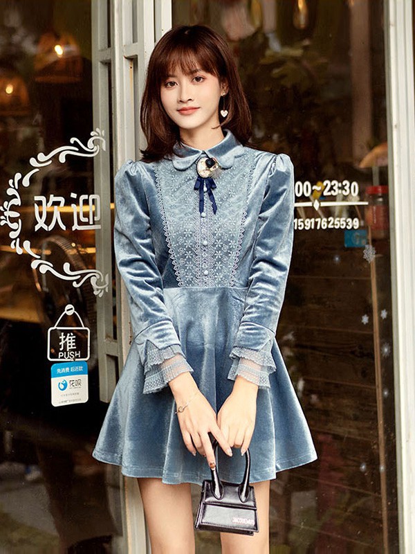爱泰2022秋冬季蓝色连衣裙