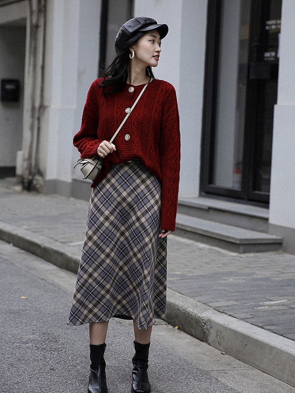 欧可芮2022秋冬季酒红色毛衣