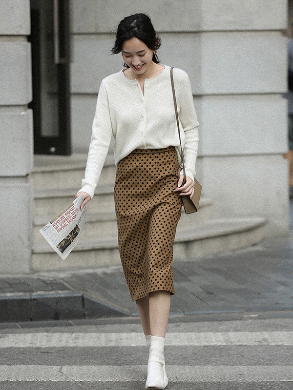 欧可芮2022秋冬季白色针织衫