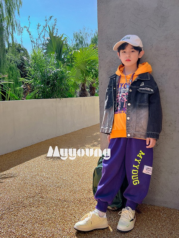 麦与童装2023春夏季橙色卫衣