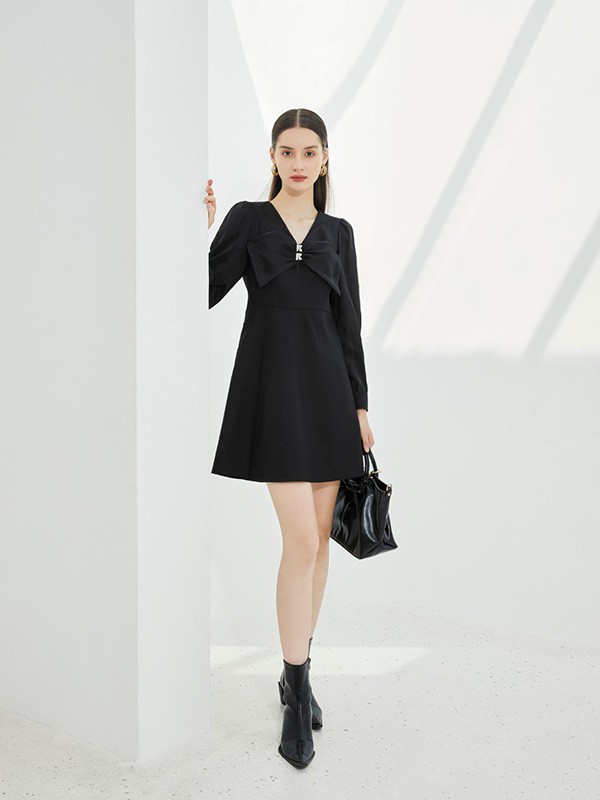 欧莎莉格女装2023春夏季黑色连衣裙