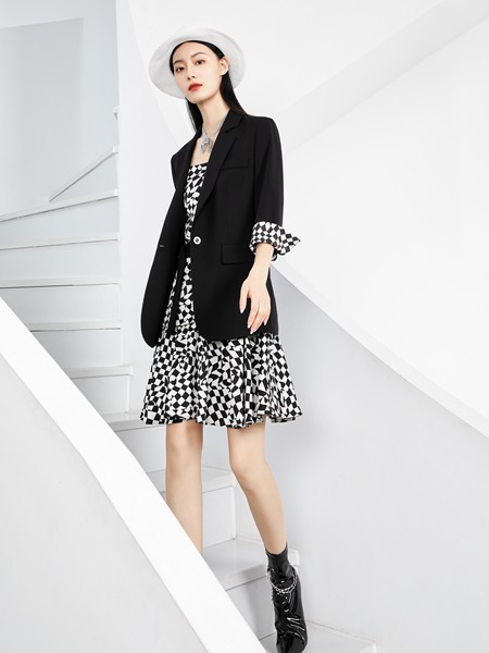 香影女装2023春夏季白色连衣裙